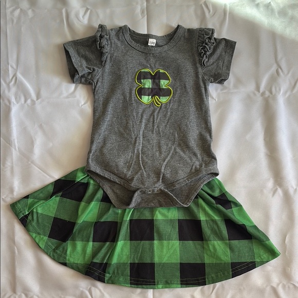 St Patrick’s Day 2 Piece Set Green / Gray EUC Size 100 (3T) - Picture 1 of 5